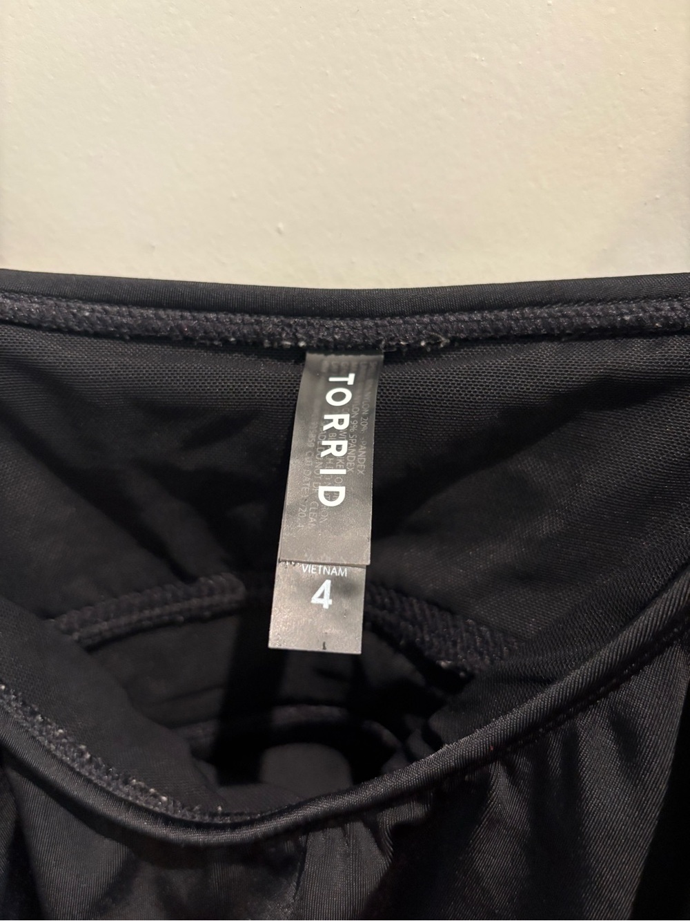Torrid Black Ruffle Flounce Bikini Swim Top Size 4 Plus Size UPF 50+ NWOT - Picture 6 of 6